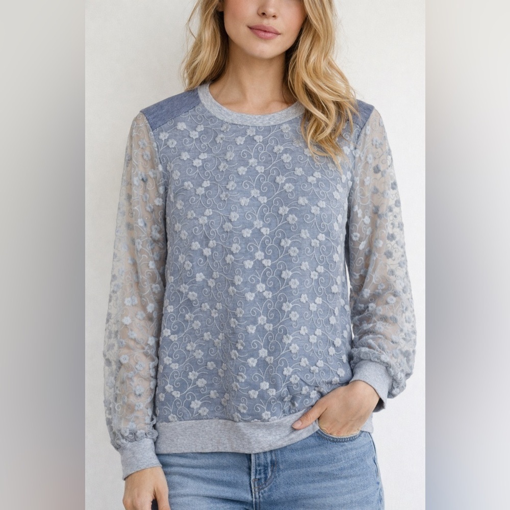 NWT Listicle Blue Grey Floral Lace Sleeve Crewneck Top Women’s Small